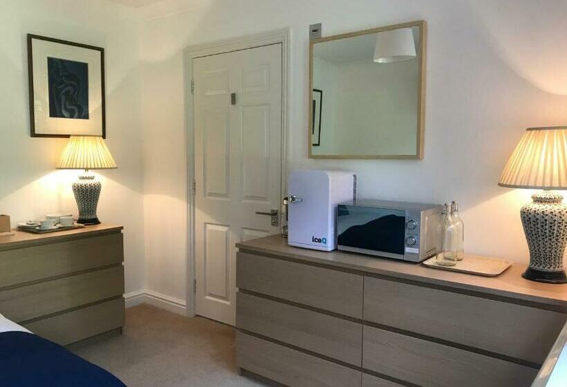 بنسيون Garden Room