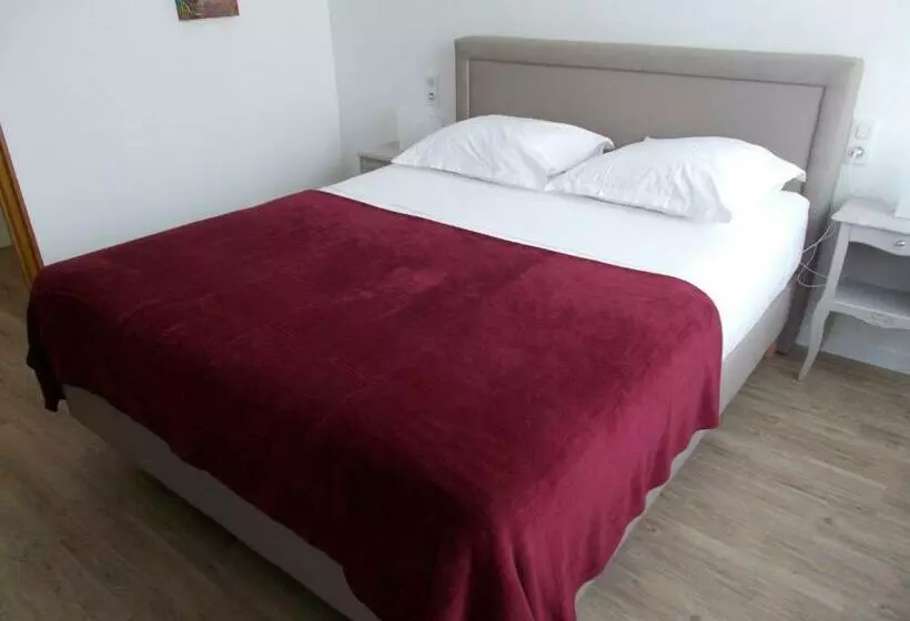 ペンション La Maison Lydia