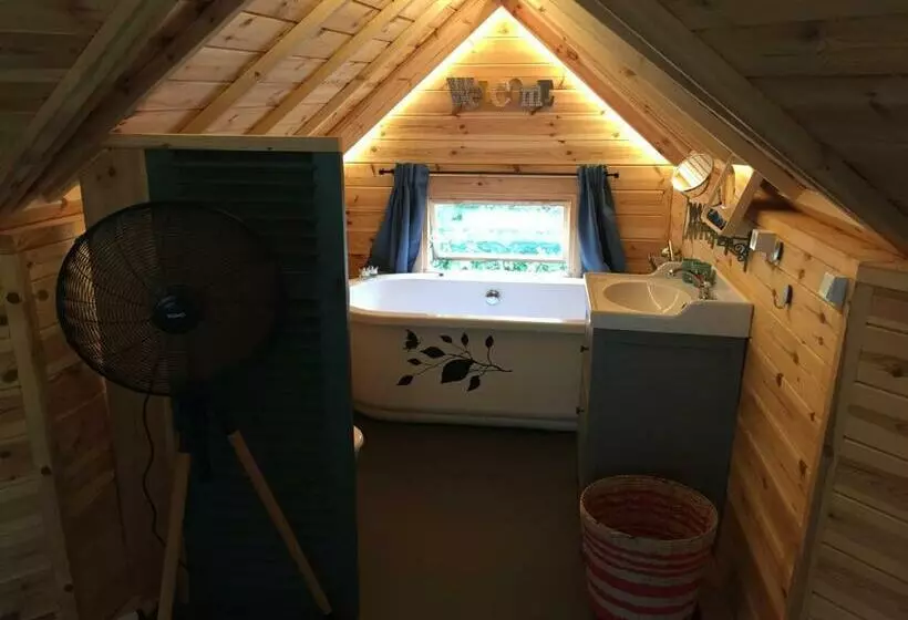 Aamiaismajoitus (B&B) La Cabane De L Atelier