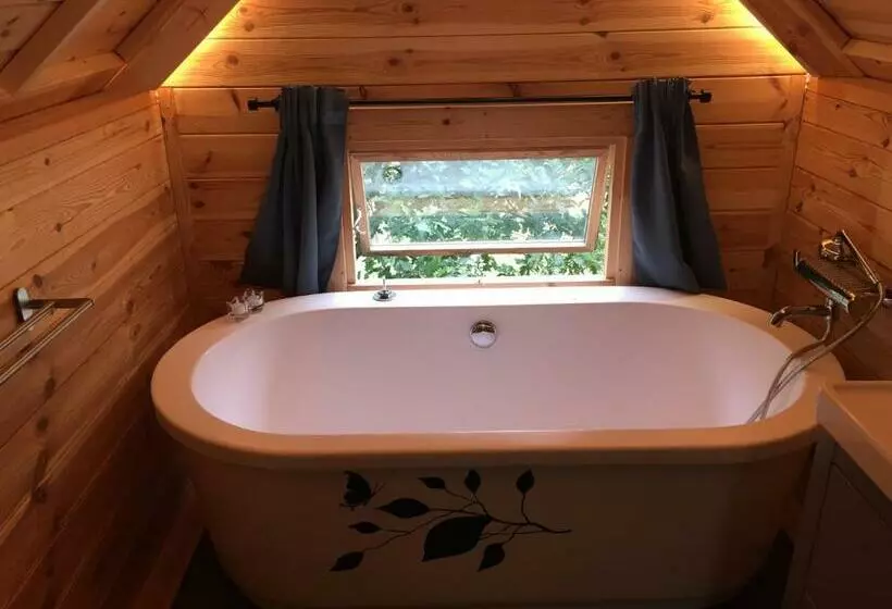 Aamiaismajoitus (B&B) La Cabane De L Atelier