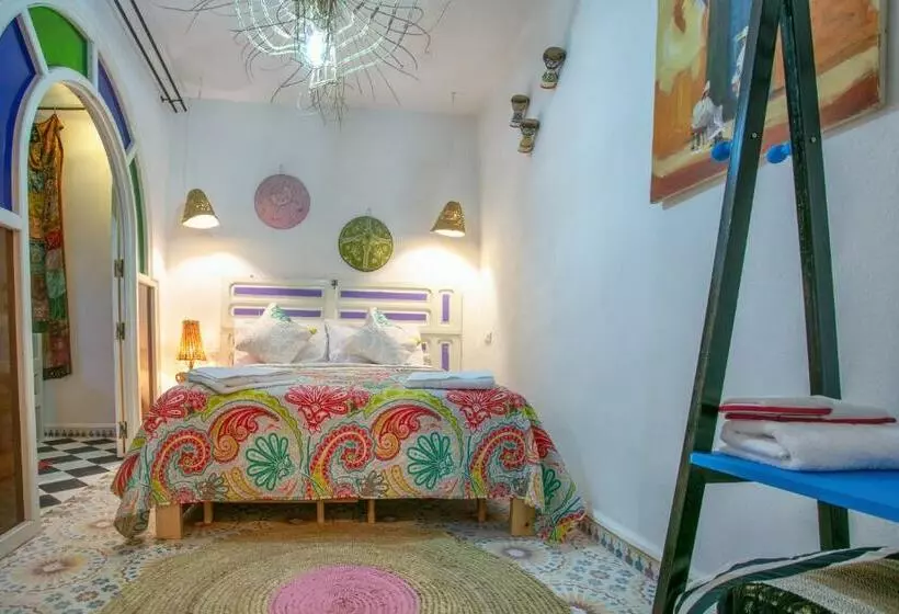 پانسیون Afra House