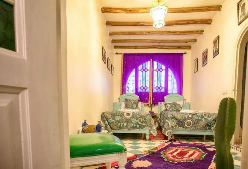 پانسیون Afra House