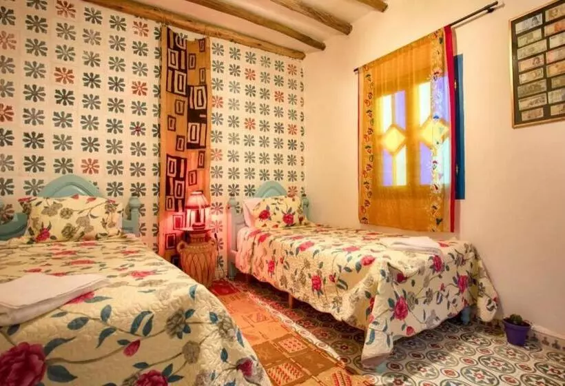 پانسیون Afra House