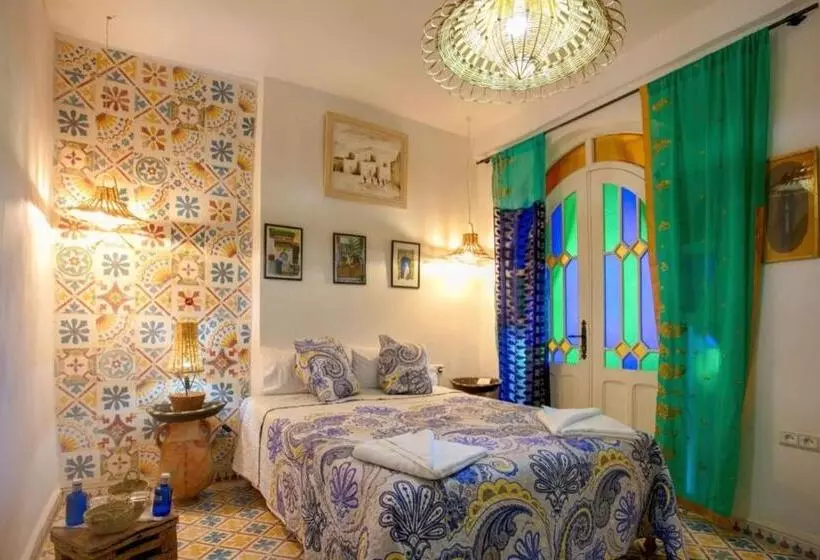 پانسیون Afra House