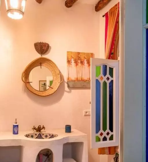 پانسیون Afra House