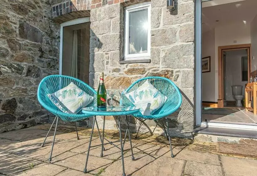 Majatalo Coed Y Berclas Guest Room, Wonderful View