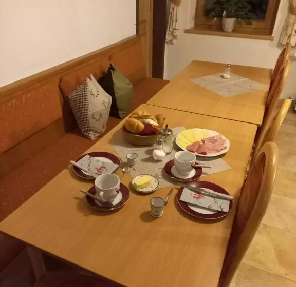 تختخواب و صبحانه Gästeheim Auwitsch
