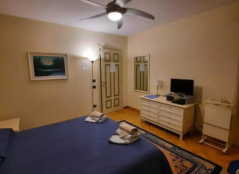 تختخواب و صبحانه La Trunera Guest House