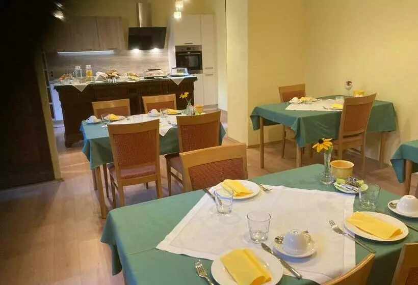 Aamiaismajoitus (B&B) Zeilinger Villa