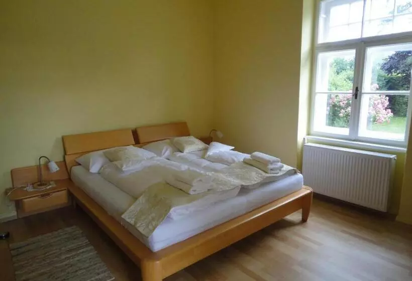 Aamiaismajoitus (B&B) Zeilinger Villa