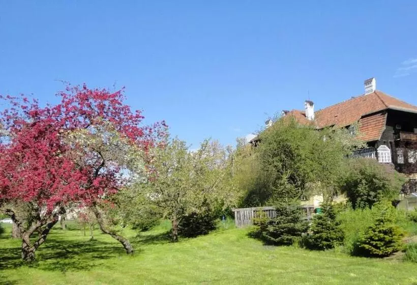 Aamiaismajoitus (B&B) Zeilinger Villa