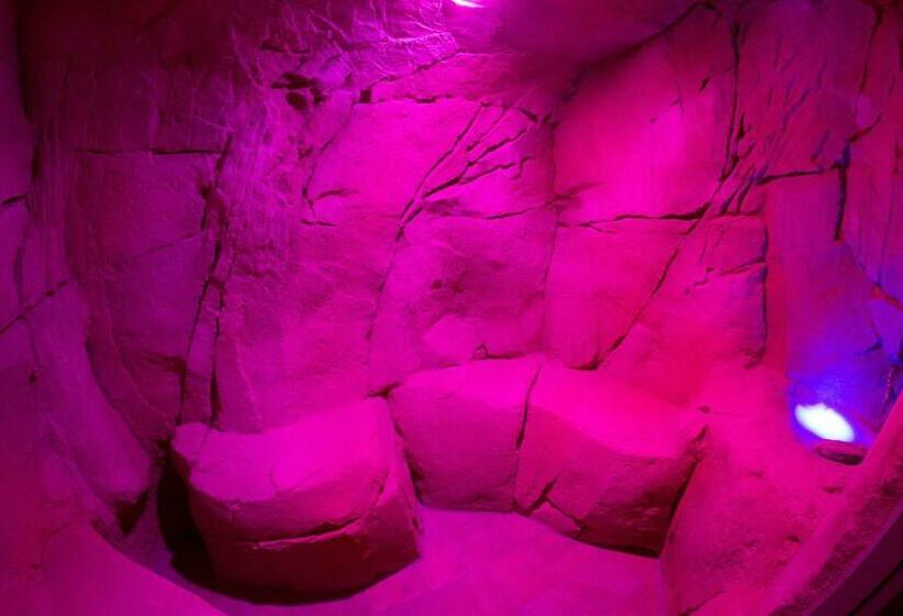 پانسیون New Emotion Room