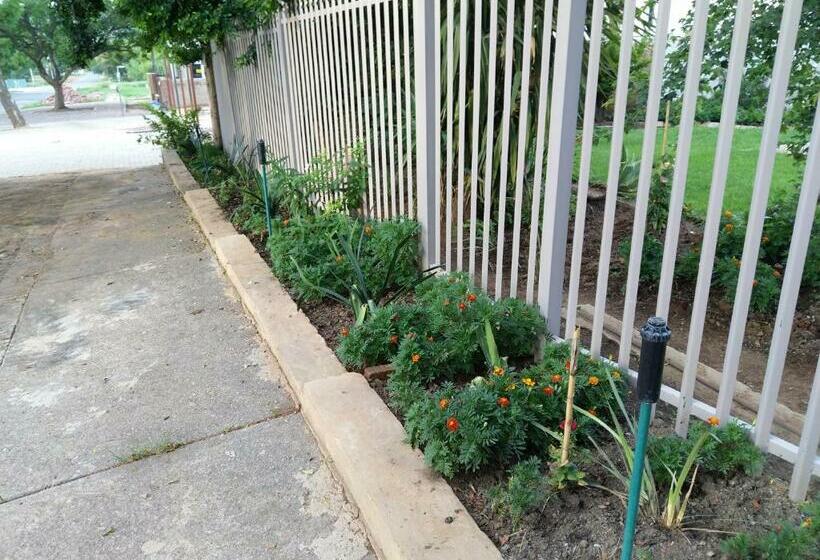 פנסיון Lpm Guests