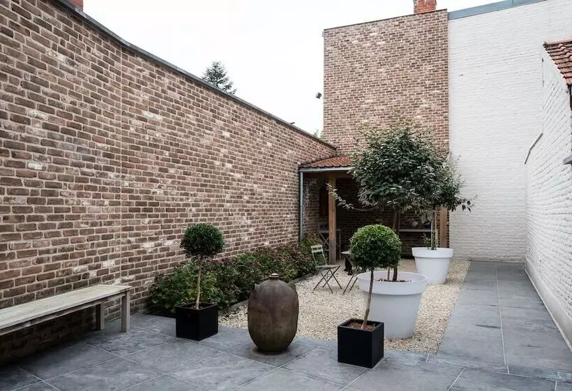 ベッドアンドブレックファースト Maison De La Paix