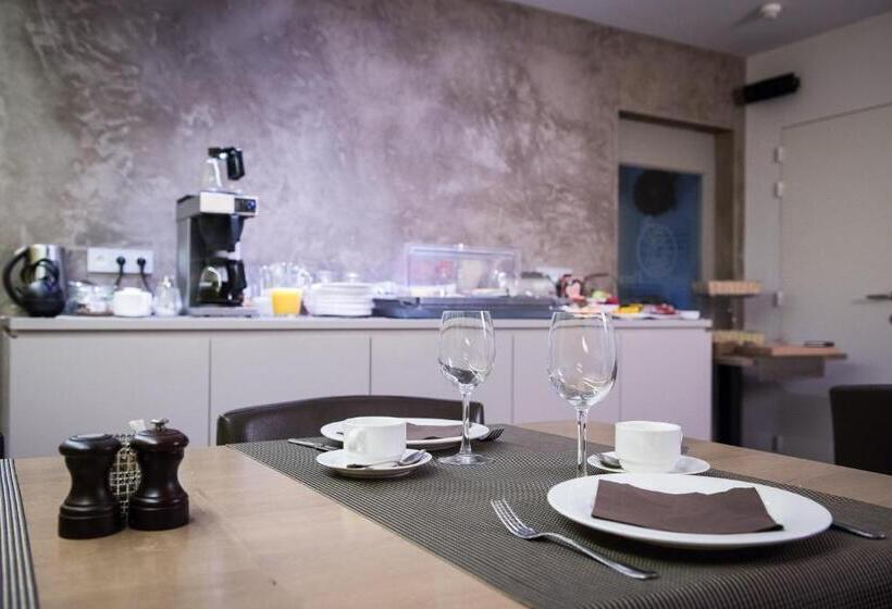 تختخواب و صبحانه Maison De La Paix