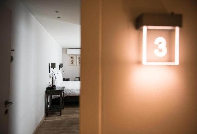 تختخواب و صبحانه Maison De La Paix