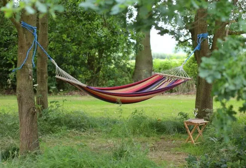 Majatalo Hedges House