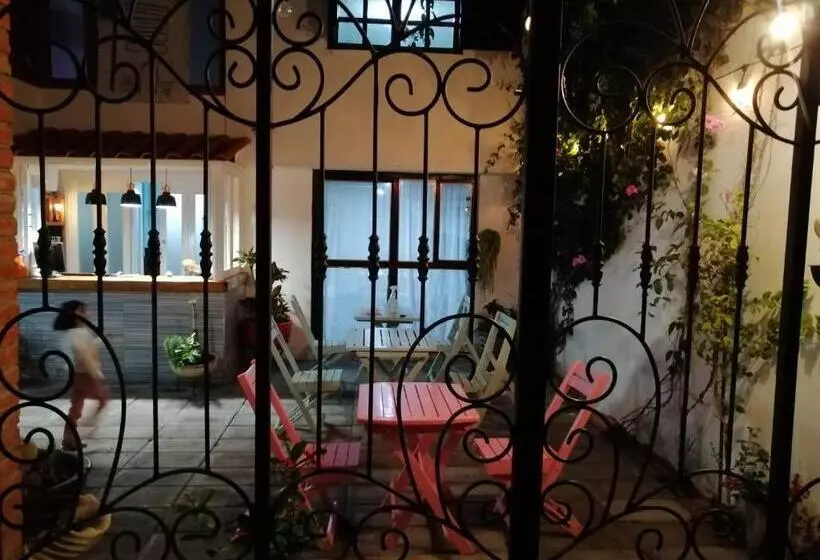 پانسیون Hostal Mago