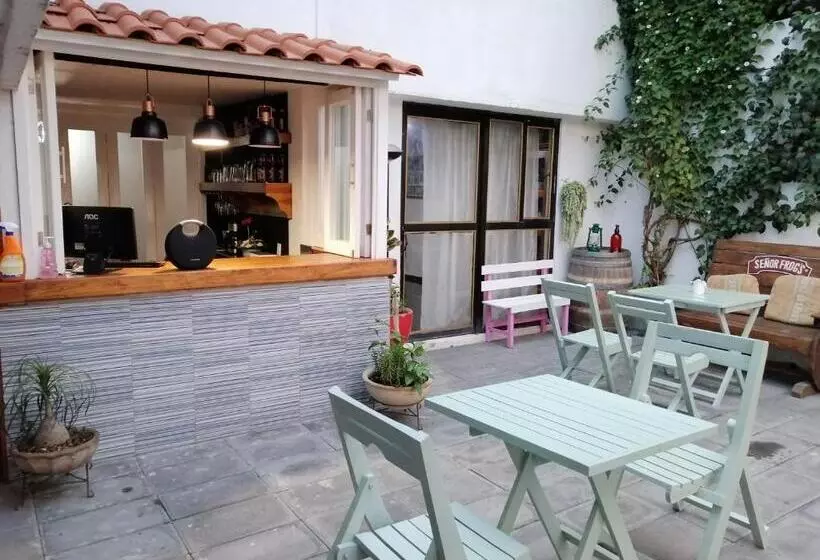 پانسیون Hostal Mago