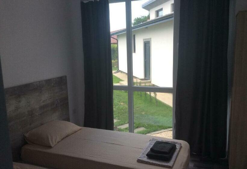 פנסיון Karia Apartments