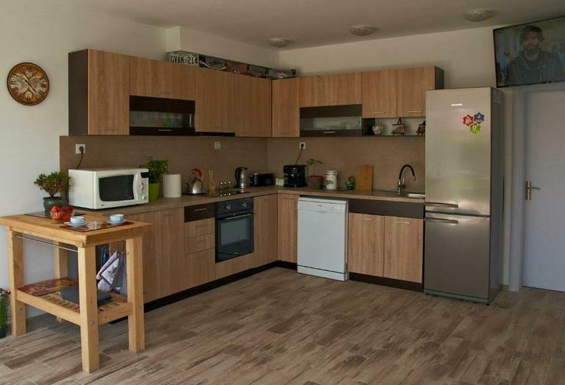 פנסיון Karia Apartments