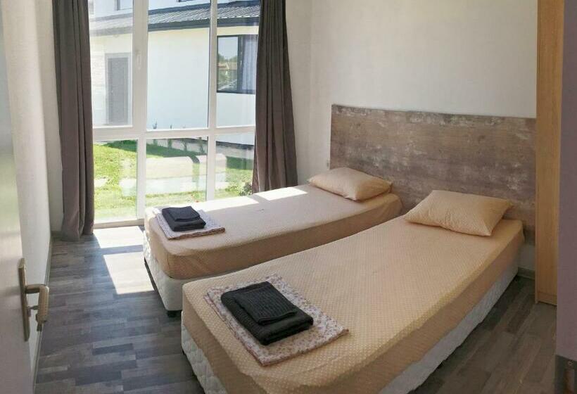 פנסיון Karia Apartments