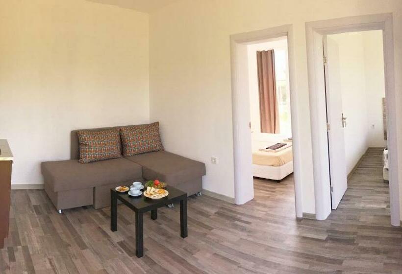 פנסיון Karia Apartments