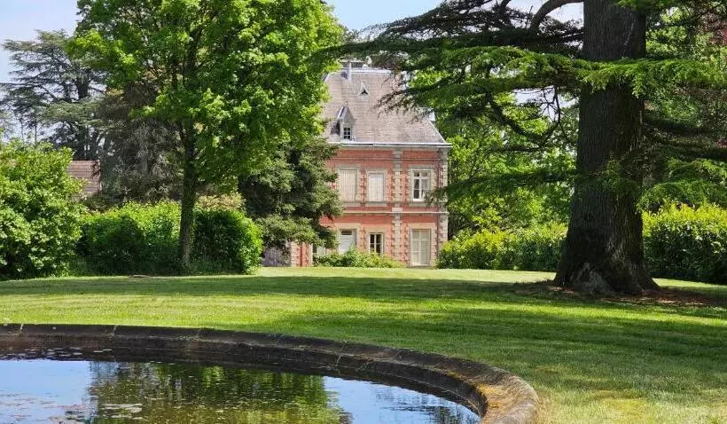 ベッドアンドブレックファースト Château De Montpatey