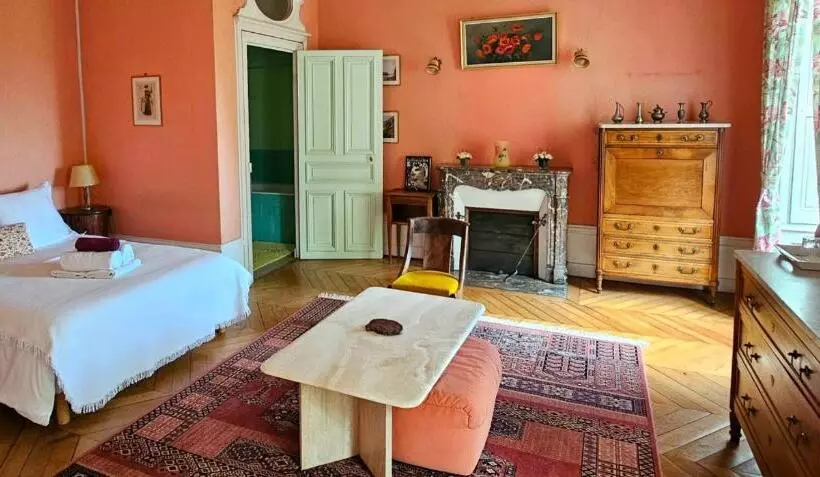 ベッドアンドブレックファースト Château De Montpatey