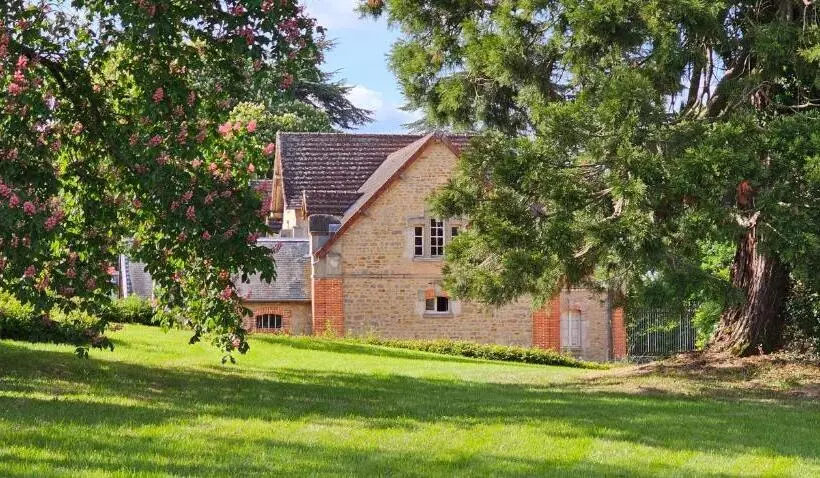 ベッドアンドブレックファースト Château De Montpatey