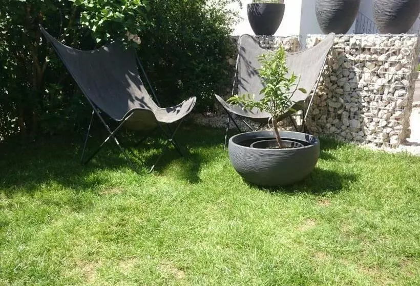 Aamiaismajoitus (B&B) K82 Bnb &