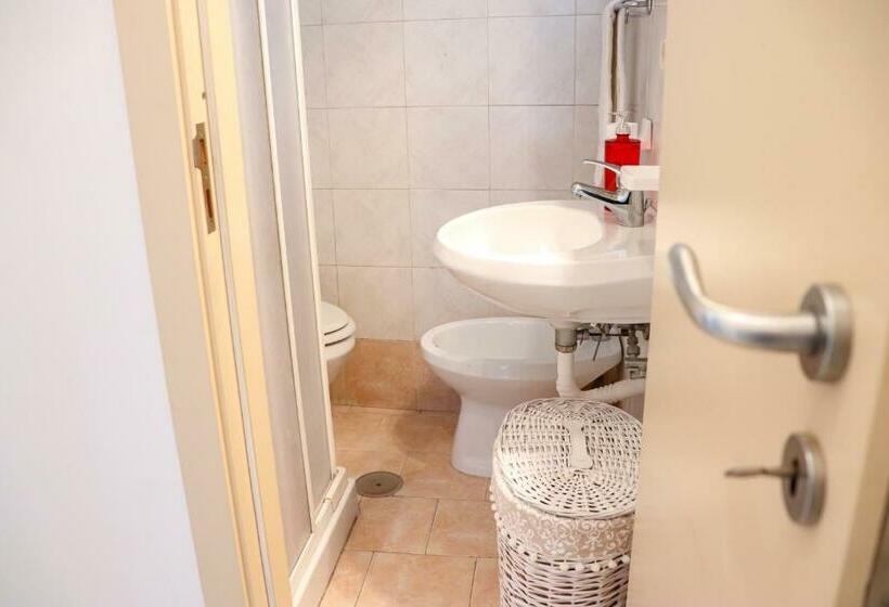 تختخواب و صبحانه Love Stabia