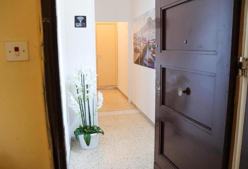 تختخواب و صبحانه Love Stabia