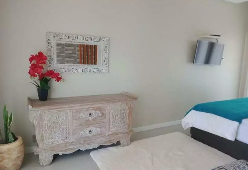 ペンション The Villa S Kubu Sandan