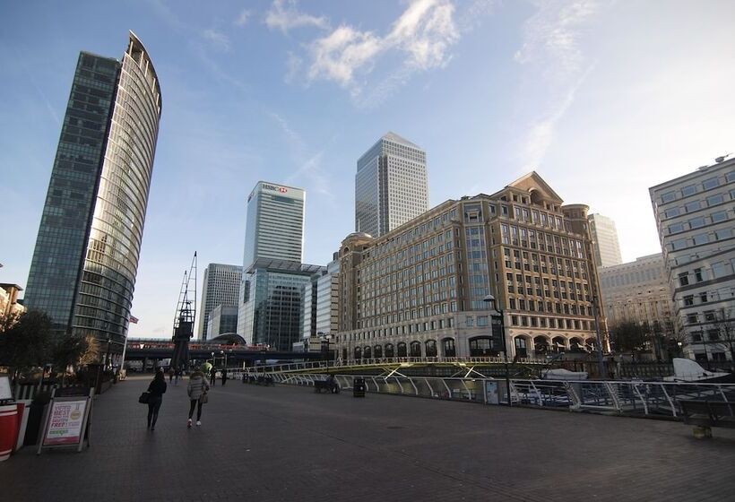 Canary Wharf   Corporate Riverside Apartments