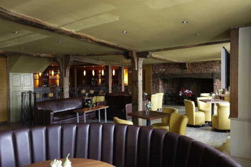 Отель Cobham Lodge