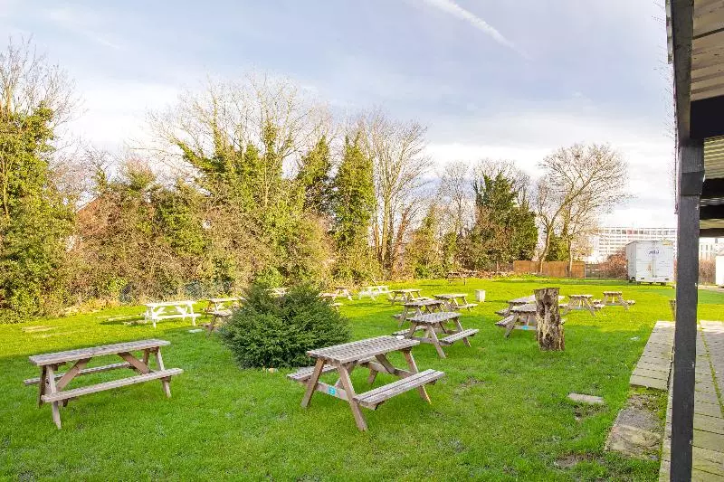 Отель The Green Man