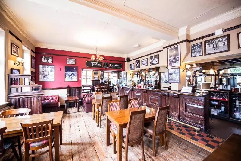 Отель The Green Man