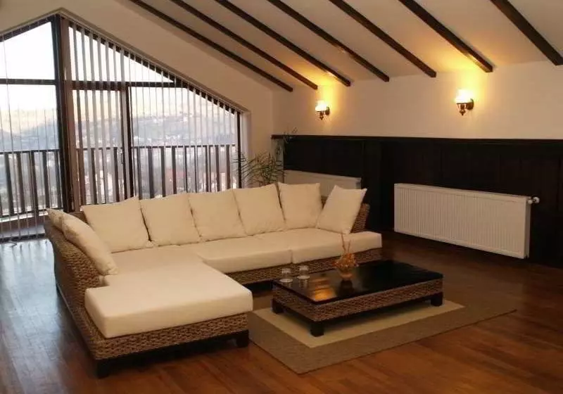 Hotel Transylvanian Inn