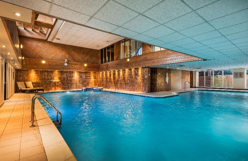 Macdonald Elmers Court Resort