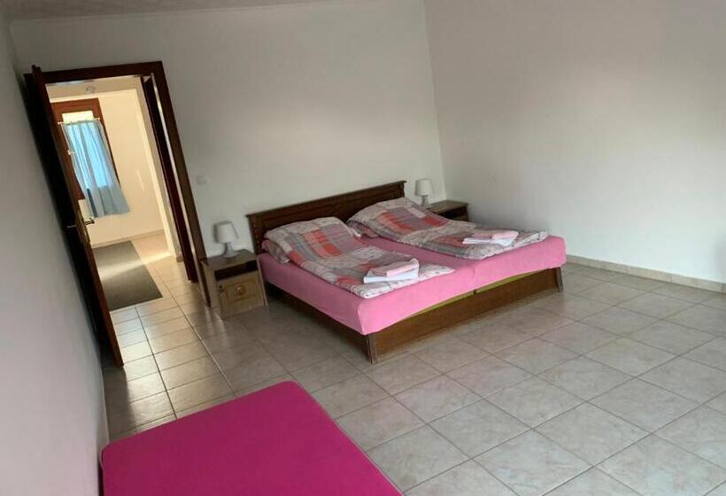 مبيت وإفطار Buzál Mórocza Pincészet és Szálláshely