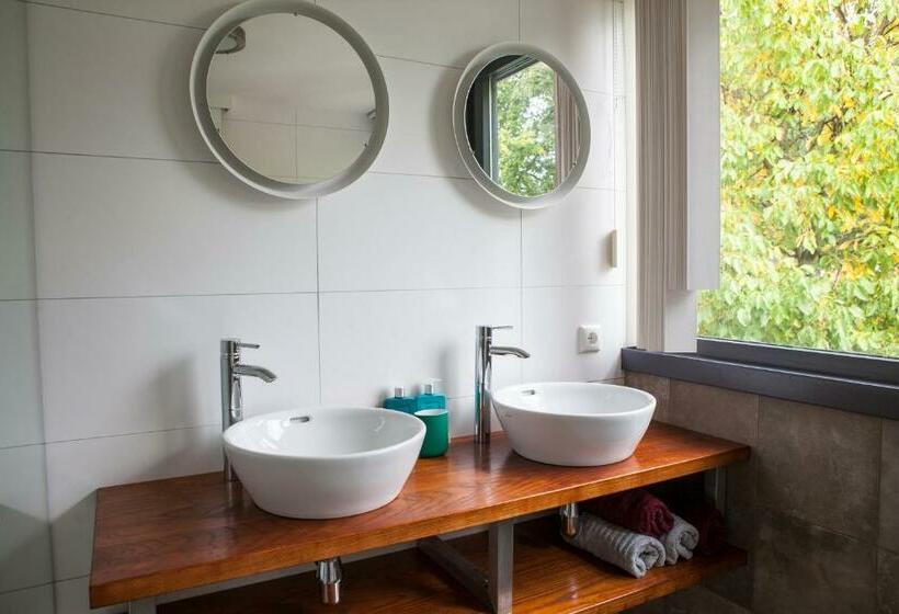 住宿加早餐  De Heidestroper