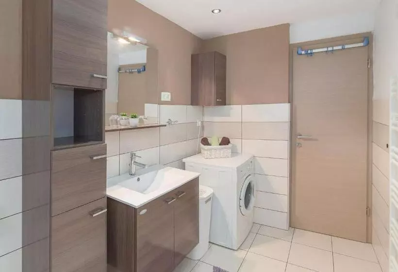 تختخواب و صبحانه Apartments Unite