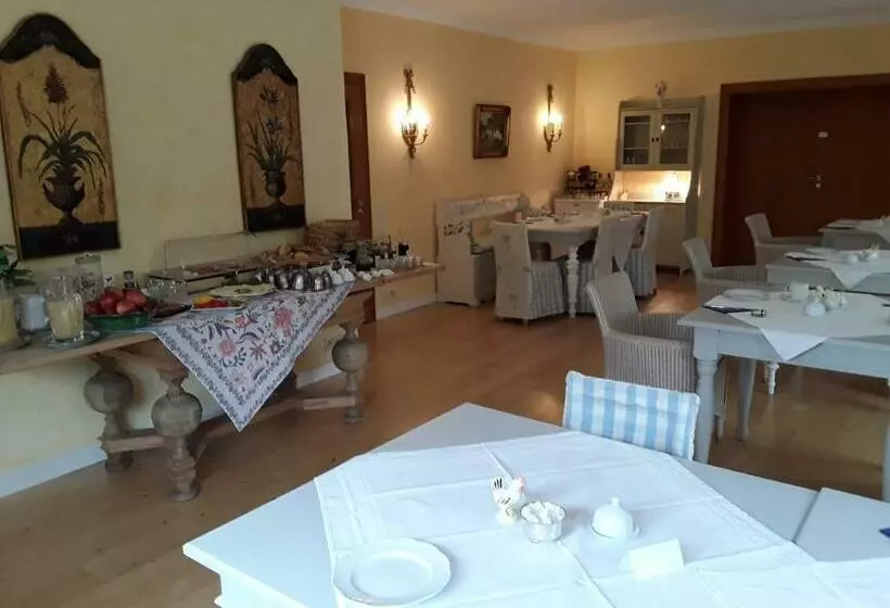 Aamiaismajoitus (B&B) Gästehaus Am Alten Hafen