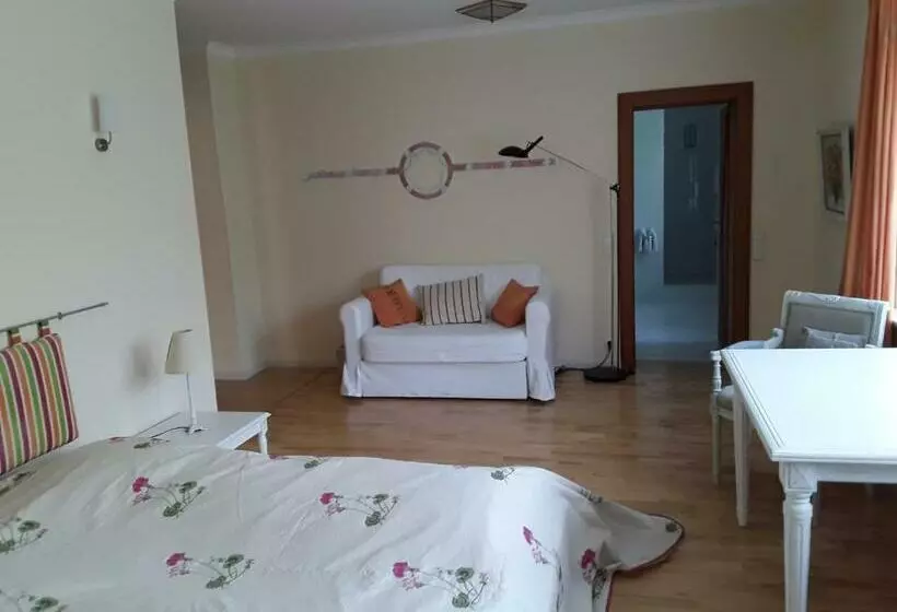 Aamiaismajoitus (B&B) Gästehaus Am Alten Hafen