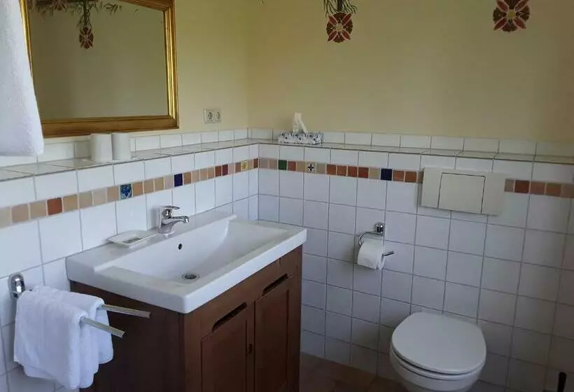 Aamiaismajoitus (B&B) Gästehaus Am Alten Hafen