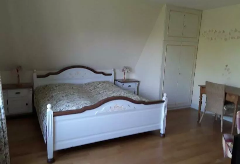 Aamiaismajoitus (B&B) Gästehaus Am Alten Hafen