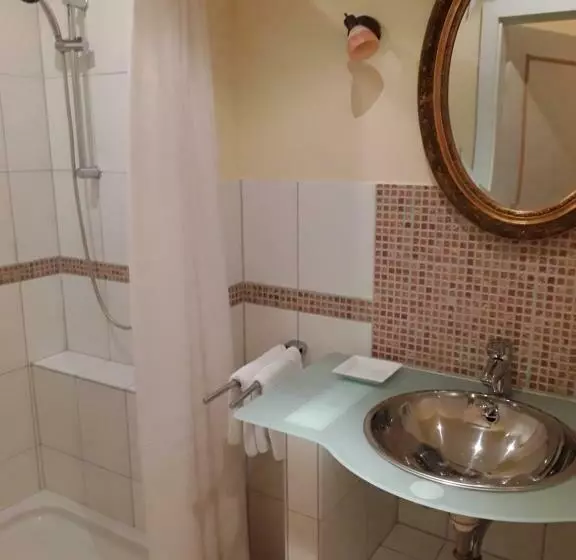 Aamiaismajoitus (B&B) Gästehaus Am Alten Hafen