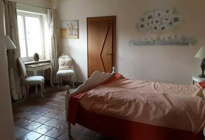 Aamiaismajoitus (B&B) Gästehaus Am Alten Hafen