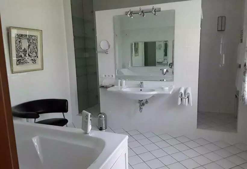 Aamiaismajoitus (B&B) Gästehaus Am Alten Hafen